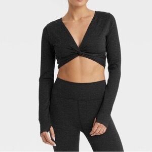 NWT - Women’s Joy Lab Long Sleeve Twist Front Cropped Top Black